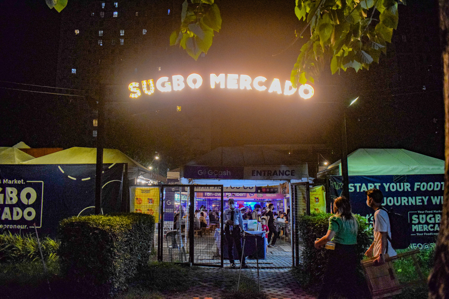 スグボメルカドの入り口