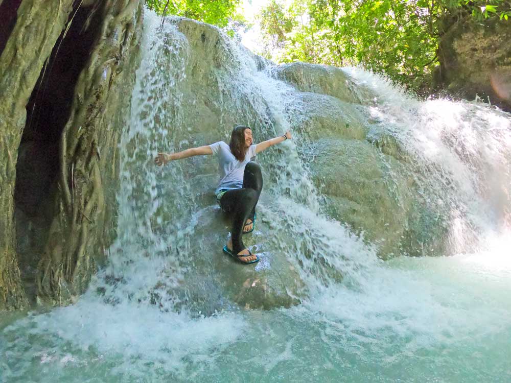 アギニッド滝で浴びる